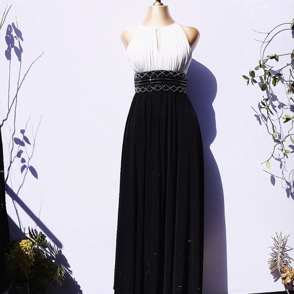 R&M RichardsLong Dress with Keyhole Neck, Black & Ivory Beaded waistband Size 4P - Picture 1 of 8